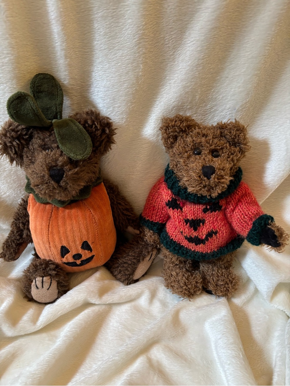 Lot of 2 Halloween themed Boyd’s Bears